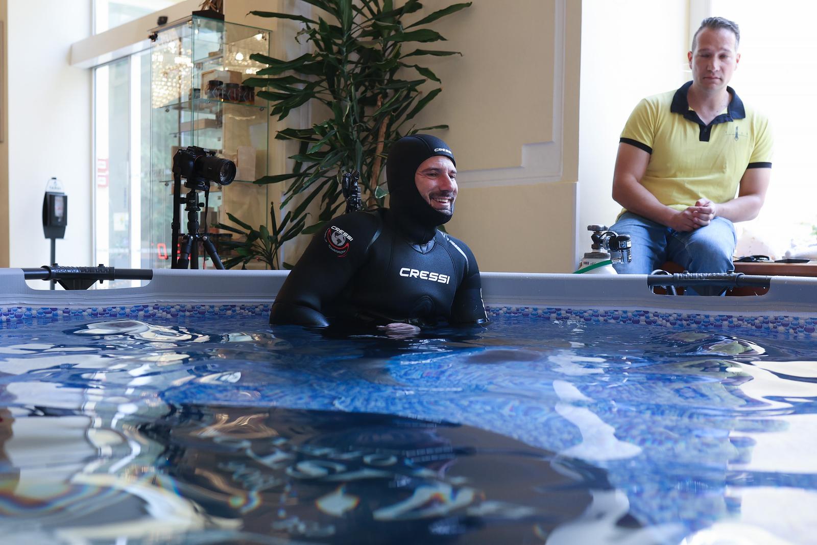 Rijeka: Svjetski rekord Vitomira Maričića, zadržao dah pod vodom 29 minuta i tri sekunde Rijeka: Svjetski rekord Vitomira Maričića, zadržao dah pod vodom 29 minuta i tri sekunde