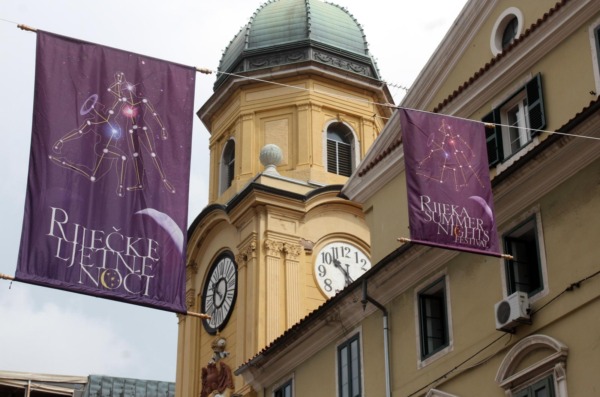 Rijeka: Korzo ukraen zastavama uo?i po?etka Rije?kih ljetnih no?i