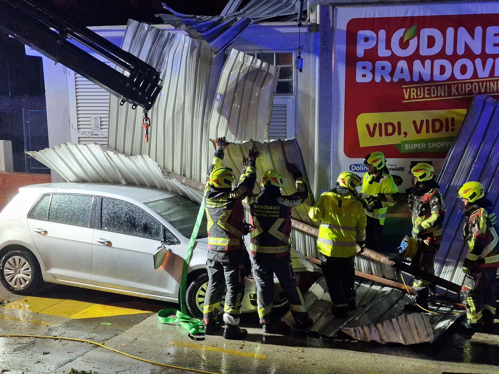 Olujno nevrijeme u Rovinju izazvalo velike štete Olujno nevrijeme u Rovinju izazvalo velike štete