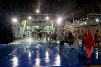 Zadar: Trajekt “Jadran” dovezao putnike sa potonulog katamarana “Melita” u luku Gaženica