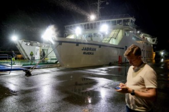 Zadar: Trajekt “Jadran” dovezao putnike sa potonulog katamarana “Melita” u luku Gaženica