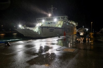Zadar: Trajekt “Jadran” dovezao putnike sa potonulog katamarana “Melita” u luku Gaženica