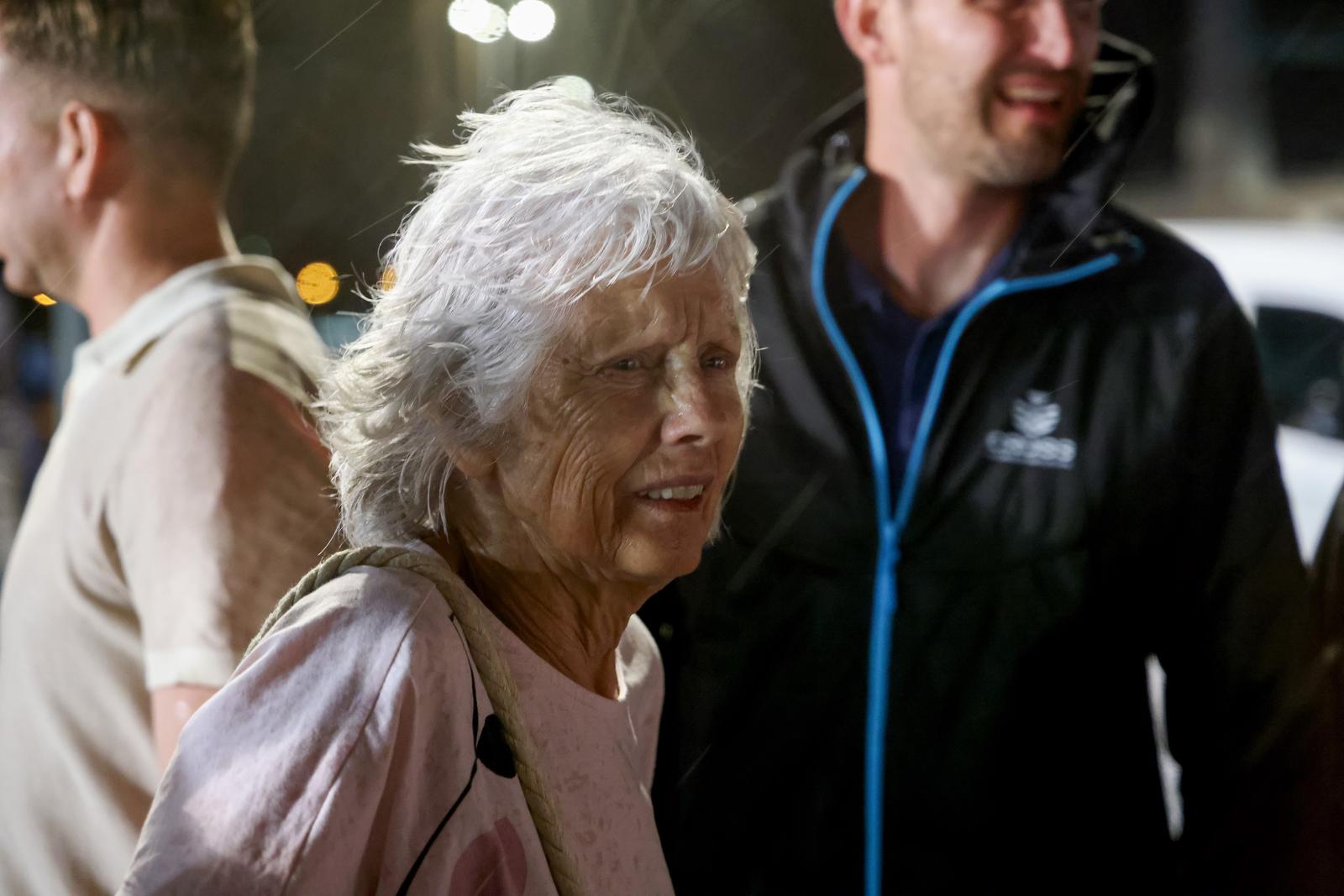 Zadar: Trajekt “Jadran” dovezao putnike sa potonulog katamarana “Melita” u luku Gaženica