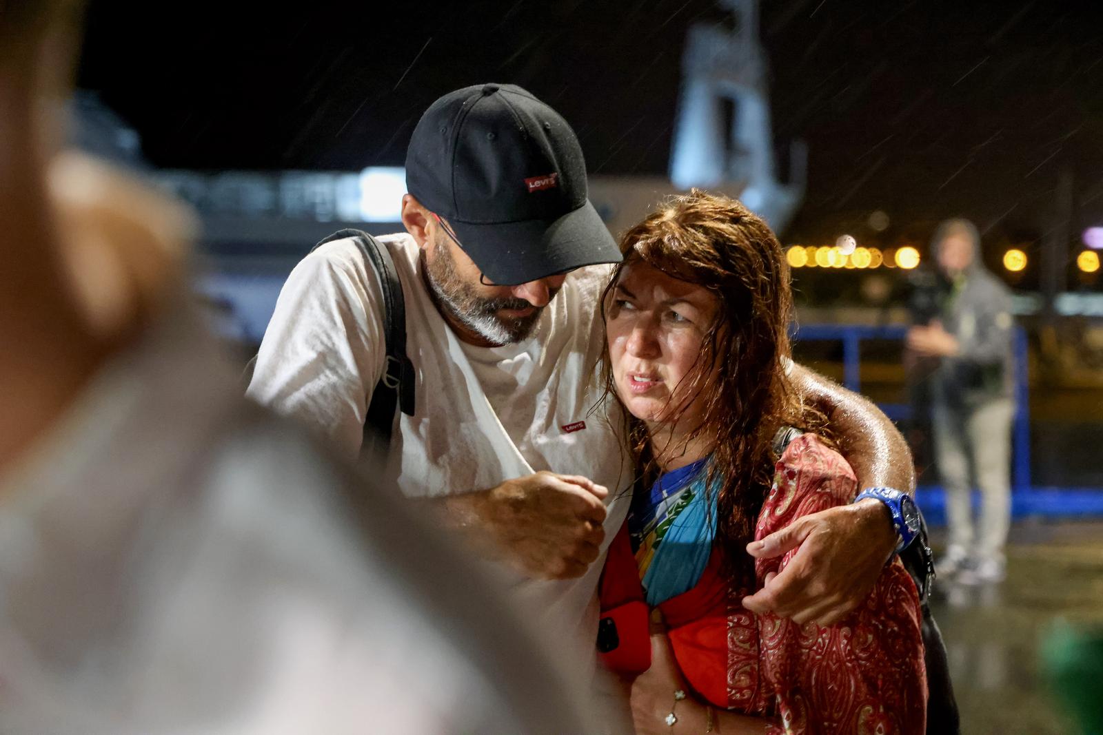 Zadar: Trajekt “Jadran” dovezao putnike sa potonulog katamarana “Melita” u luku Gaženica