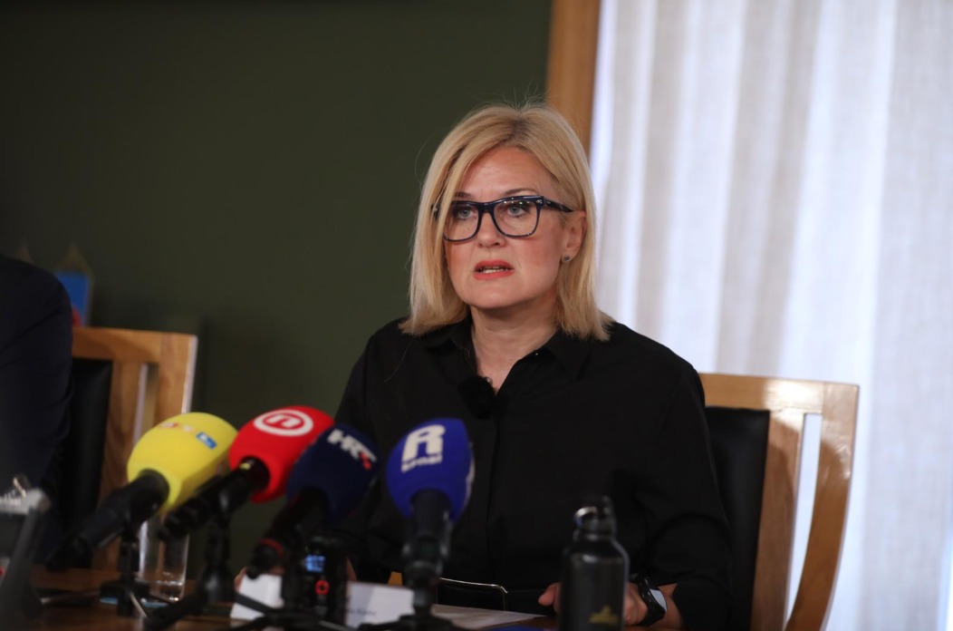 Rijeka: Gradonačelnica Iva Rinčić na konferenciji za novinare Rijeka: Gradonačelnica Iva Rinčić na konferenciji za novinare