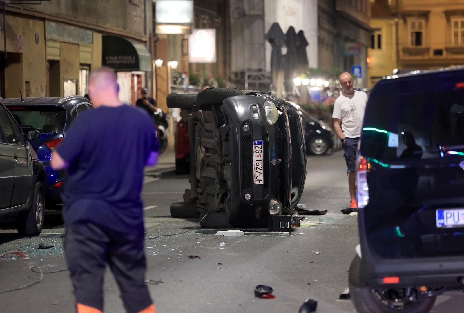 Zagreb: U Medulićevoj se zabio u četiri parkirana vozila te završio na boku