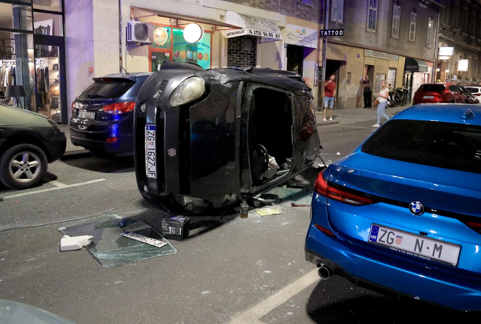 Zagreb: U Medulićevoj se zabio u četiri parkirana vozila te završio na boku