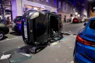 Zagreb: U Medulićevoj se zabio u četiri parkirana vozila te završio na boku