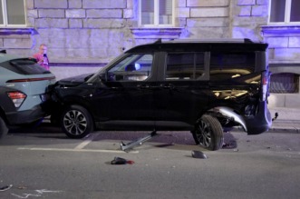 Zagreb: U Medulićevoj se zabio u četiri parkirana vozila te završio na boku