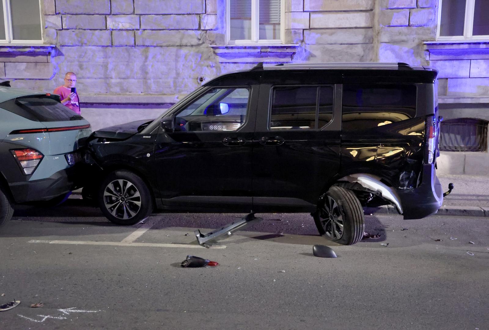 Zagreb: U Medulićevoj se zabio u četiri parkirana vozila te završio na boku