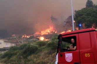 Buknuo veliki požar u Pisku, vatra došla do kuća Buknuo veliki požar u Pisku, vatra došla do kuća