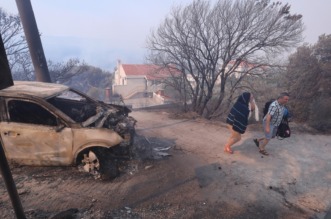 Pisak: Turisti bježe iz apartmana nakon što se požar počeo širiti, u tijeku je evakuacija Pisak: Turisti bježe iz apartmana nakon što se požar počeo širiti, u tijeku je evakuacija