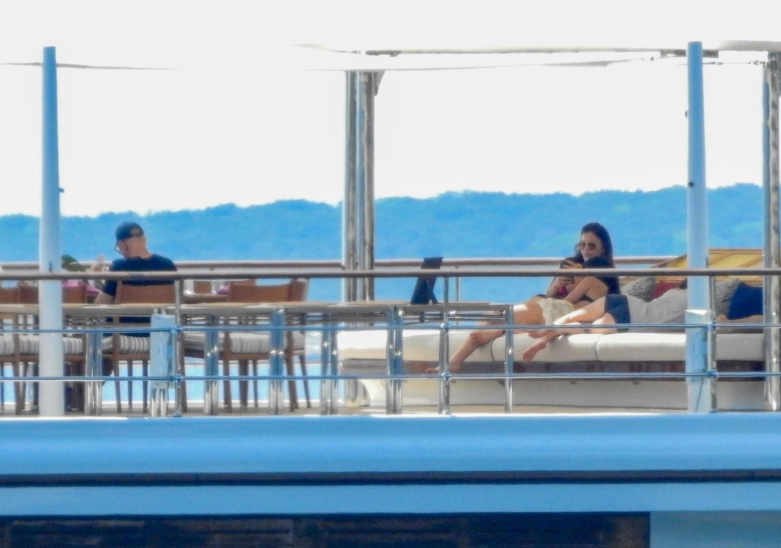 Jeff Bezos i Lauren Sanchez priredili raskošnu pjena-zabavu kod Cresa uoči vjenčanja u Veneciji Jeff Bezos i Lauren Sanchez priredili raskošnu pjena-zabavu kod Cresa uoči vjenčanja u Veneciji