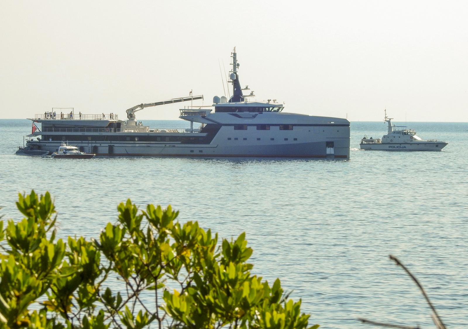 Jeff Bezos i Lauren Sanchez priredili raskošnu pjena-zabavu kod Cresa uoči vjenčanja u Veneciji Jeff Bezos i Lauren Sanchez priredili raskošnu pjena-zabavu kod Cresa uoči vjenčanja u Veneciji