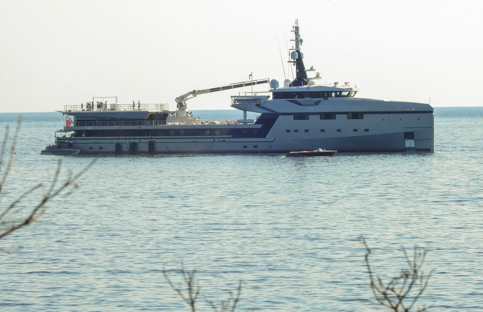 Jeff Bezos i Lauren Sanchez priredili raskošnu pjena-zabavu kod Cresa uoči vjenčanja u Veneciji Jeff Bezos i Lauren Sanchez priredili raskošnu pjena-zabavu kod Cresa uoči vjenčanja u Veneciji