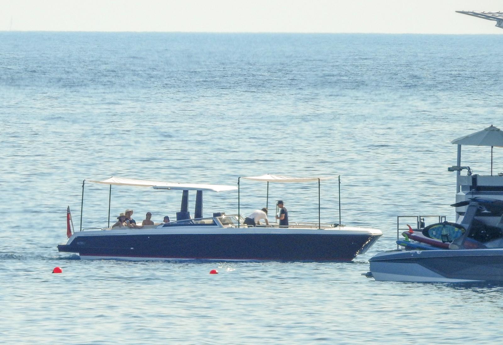 Jeff Bezos i Lauren Sanchez priredili raskošnu pjena-zabavu kod Cresa uoči vjenčanja u Veneciji Jeff Bezos i Lauren Sanchez priredili raskošnu pjena-zabavu kod Cresa uoči vjenčanja u Veneciji