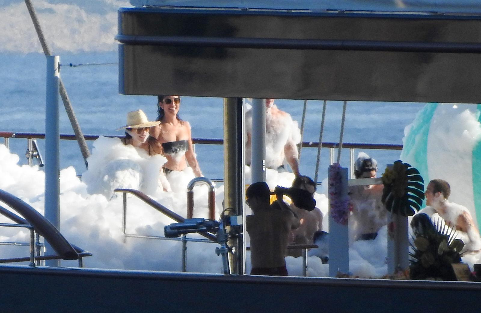 Jeff Bezos i Lauren Sanchez priredili raskošnu pjena-zabavu kod Cresa uoči vjenčanja u Veneciji Jeff Bezos i Lauren Sanchez priredili raskošnu pjena-zabavu kod Cresa uoči vjenčanja u Veneciji