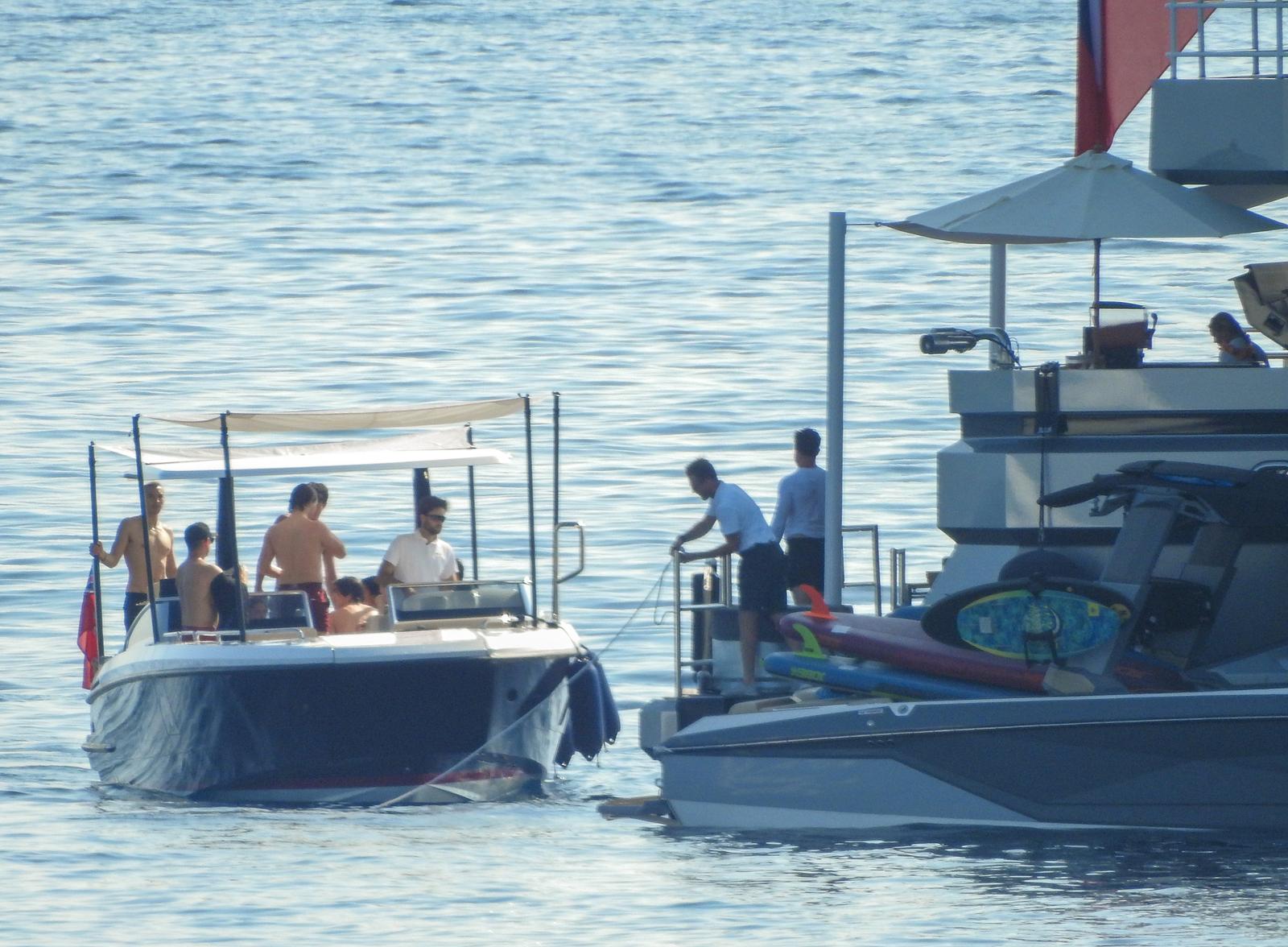 Jeff Bezos i Lauren Sanchez priredili raskošnu pjena-zabavu kod Cresa uoči vjenčanja u Veneciji Jeff Bezos i Lauren Sanchez priredili raskošnu pjena-zabavu kod Cresa uoči vjenčanja u Veneciji