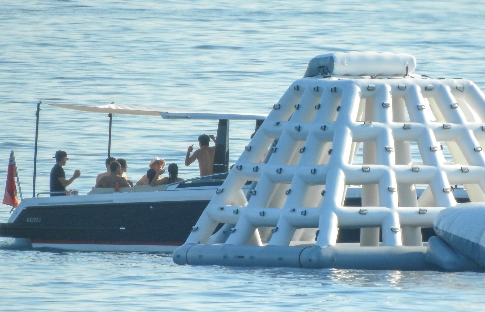 Jeff Bezos i Lauren Sanchez priredili raskošnu pjena-zabavu kod Cresa uoči vjenčanja u Veneciji Jeff Bezos i Lauren Sanchez priredili raskošnu pjena-zabavu kod Cresa uoči vjenčanja u Veneciji