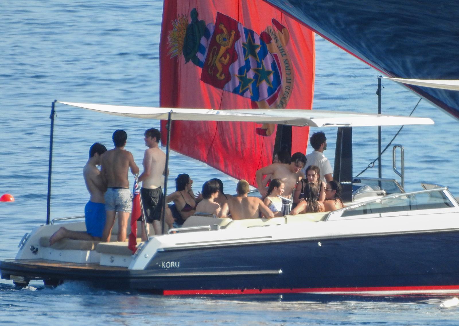 Jeff Bezos i Lauren Sanchez priredili raskošnu pjena-zabavu kod Cresa uoči vjenčanja u Veneciji Jeff Bezos i Lauren Sanchez priredili raskošnu pjena-zabavu kod Cresa uoči vjenčanja u Veneciji