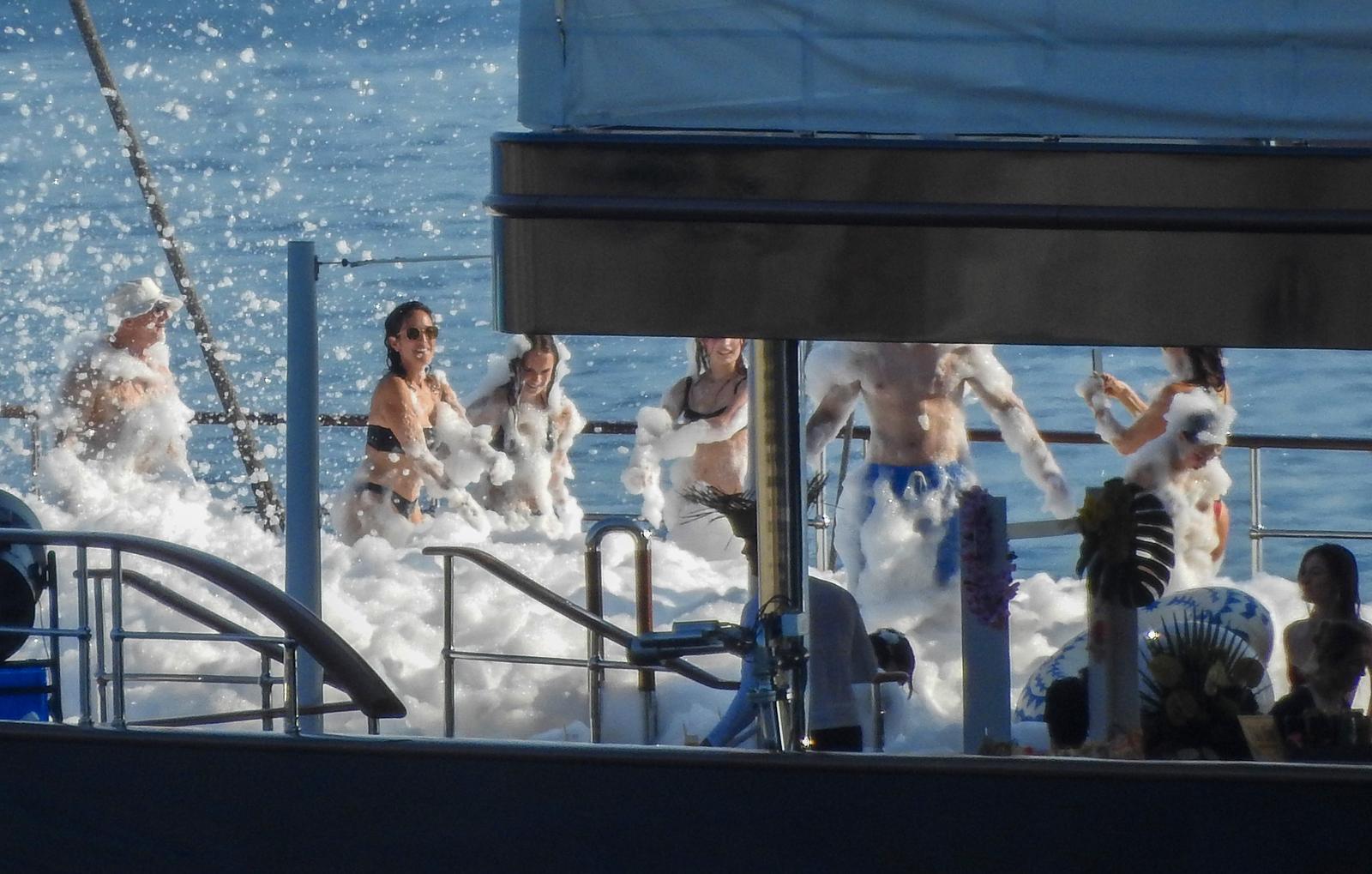 Jeff Bezos i Lauren Sanchez priredili raskošnu pjena-zabavu kod Cresa uoči vjenčanja u Veneciji Jeff Bezos i Lauren Sanchez priredili raskošnu pjena-zabavu kod Cresa uoči vjenčanja u Veneciji