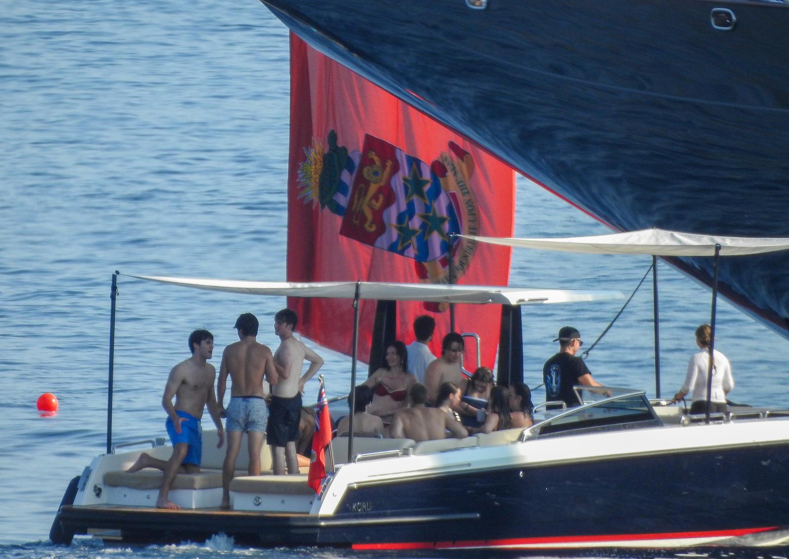 Jeff Bezos i Lauren Sanchez priredili raskošnu pjena-zabavu kod Cresa uoči vjenčanja u Veneciji Jeff Bezos i Lauren Sanchez priredili raskošnu pjena-zabavu kod Cresa uoči vjenčanja u Veneciji