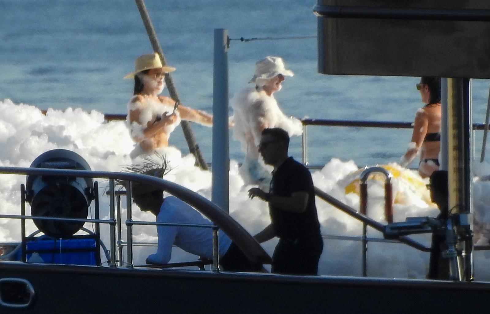 Jeff Bezos i Lauren Sanchez priredili raskošnu pjena-zabavu kod Cresa uoči vjenčanja u Veneciji Jeff Bezos i Lauren Sanchez priredili raskošnu pjena-zabavu kod Cresa uoči vjenčanja u Veneciji