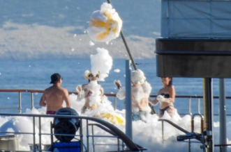 Jeff Bezos i Lauren Sanchez priredili raskošnu pjena-zabavu kod Cresa uoči vjenčanja u Veneciji Jeff Bezos i Lauren Sanchez priredili raskošnu pjena-zabavu kod Cresa uoči vjenčanja u Veneciji