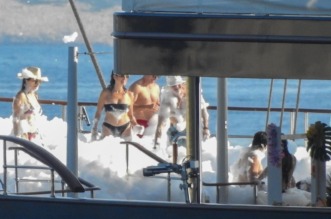 Jeff Bezos i Lauren Sanchez priredili raskošnu pjena-zabavu kod Cresa uoči vjenčanja u Veneciji Jeff Bezos i Lauren Sanchez priredili raskošnu pjena-zabavu kod Cresa uoči vjenčanja u Veneciji