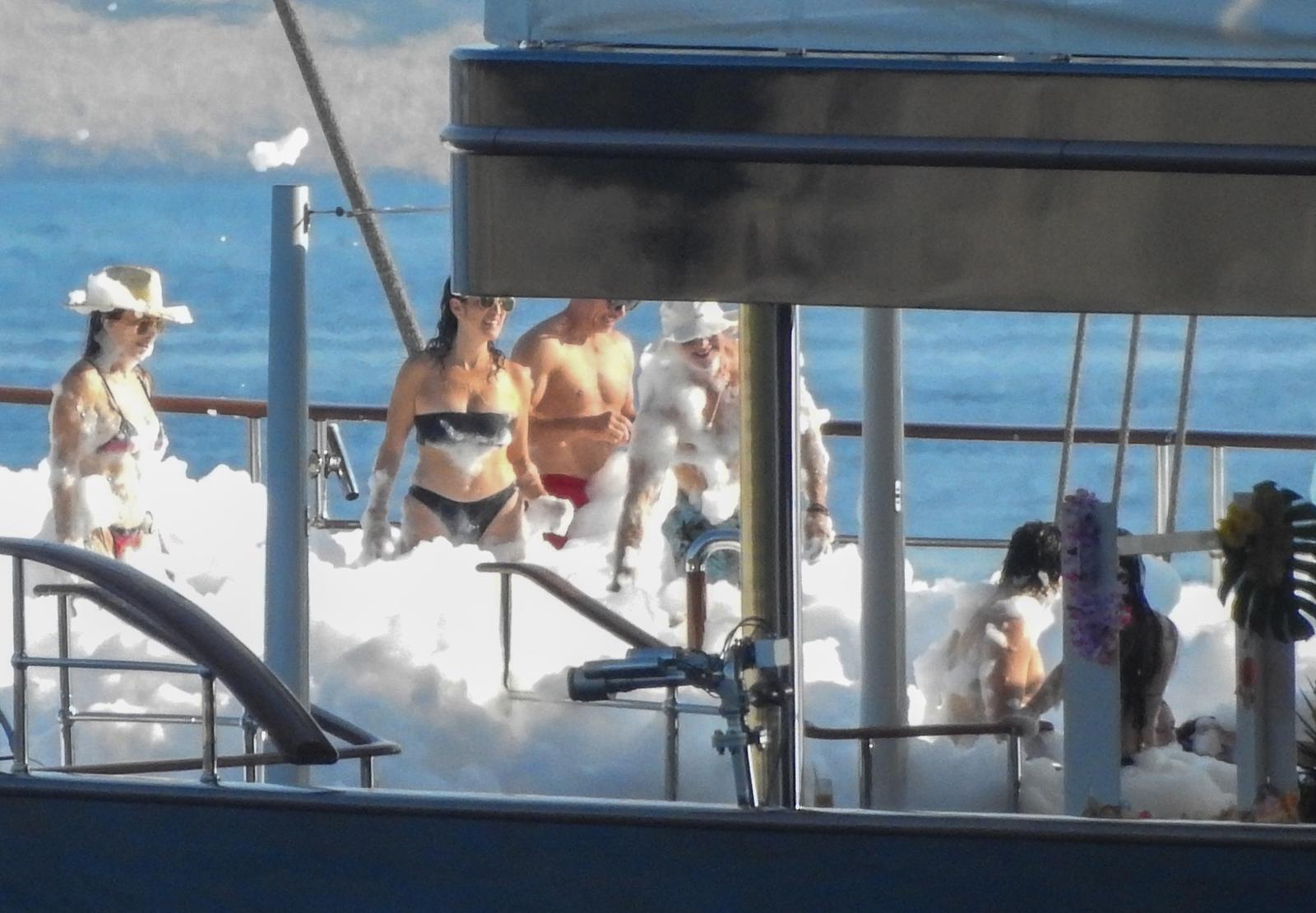 Jeff Bezos i Lauren Sanchez priredili raskošnu pjena-zabavu kod Cresa uoči vjenčanja u Veneciji Jeff Bezos i Lauren Sanchez priredili raskošnu pjena-zabavu kod Cresa uoči vjenčanja u Veneciji