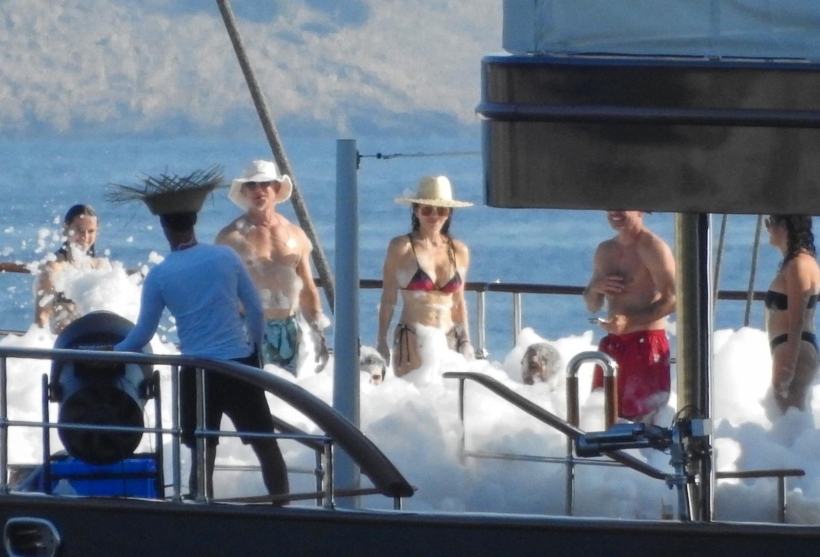 Jeff Bezos i Lauren Sanchez priredili raskošnu pjena-zabavu kod Cresa uoči vjenčanja u Veneciji Jeff Bezos i Lauren Sanchez priredili raskošnu pjena-zabavu kod Cresa uoči vjenčanja u Veneciji