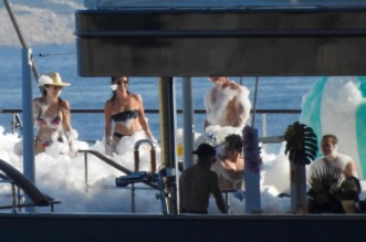 Jeff Bezos i Lauren Sanchez priredili raskošnu pjena-zabavu kod Cresa uoči vjenčanja u Veneciji Jeff Bezos i Lauren Sanchez priredili raskošnu pjena-zabavu kod Cresa uoči vjenčanja u Veneciji