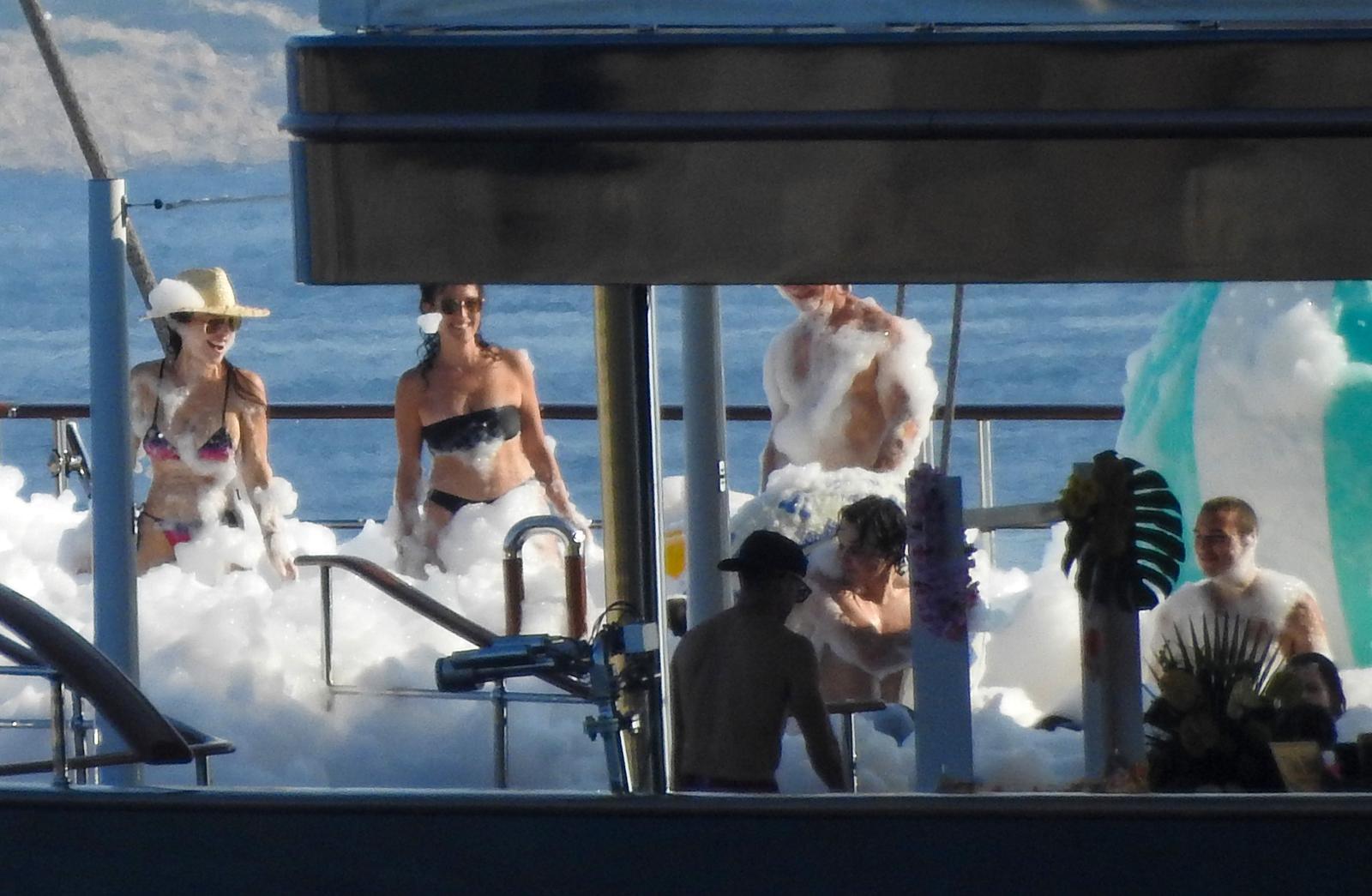 Jeff Bezos i Lauren Sanchez priredili raskošnu pjena-zabavu kod Cresa uoči vjenčanja u Veneciji Jeff Bezos i Lauren Sanchez priredili raskošnu pjena-zabavu kod Cresa uoči vjenčanja u Veneciji