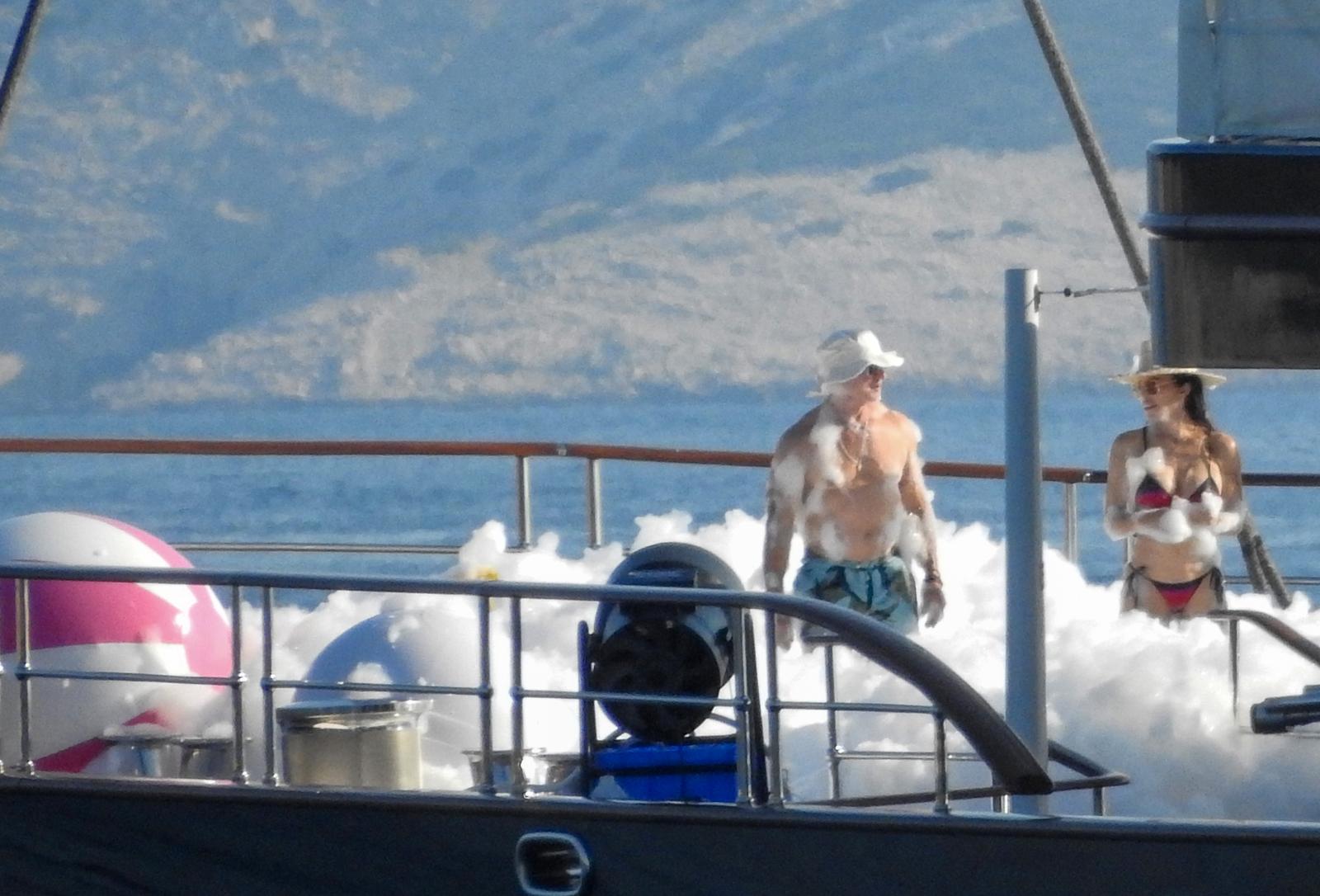 Jeff Bezos i Lauren Sanchez priredili raskošnu pjena-zabavu kod Cresa uoči vjenčanja u Veneciji Jeff Bezos i Lauren Sanchez priredili raskošnu pjena-zabavu kod Cresa uoči vjenčanja u Veneciji