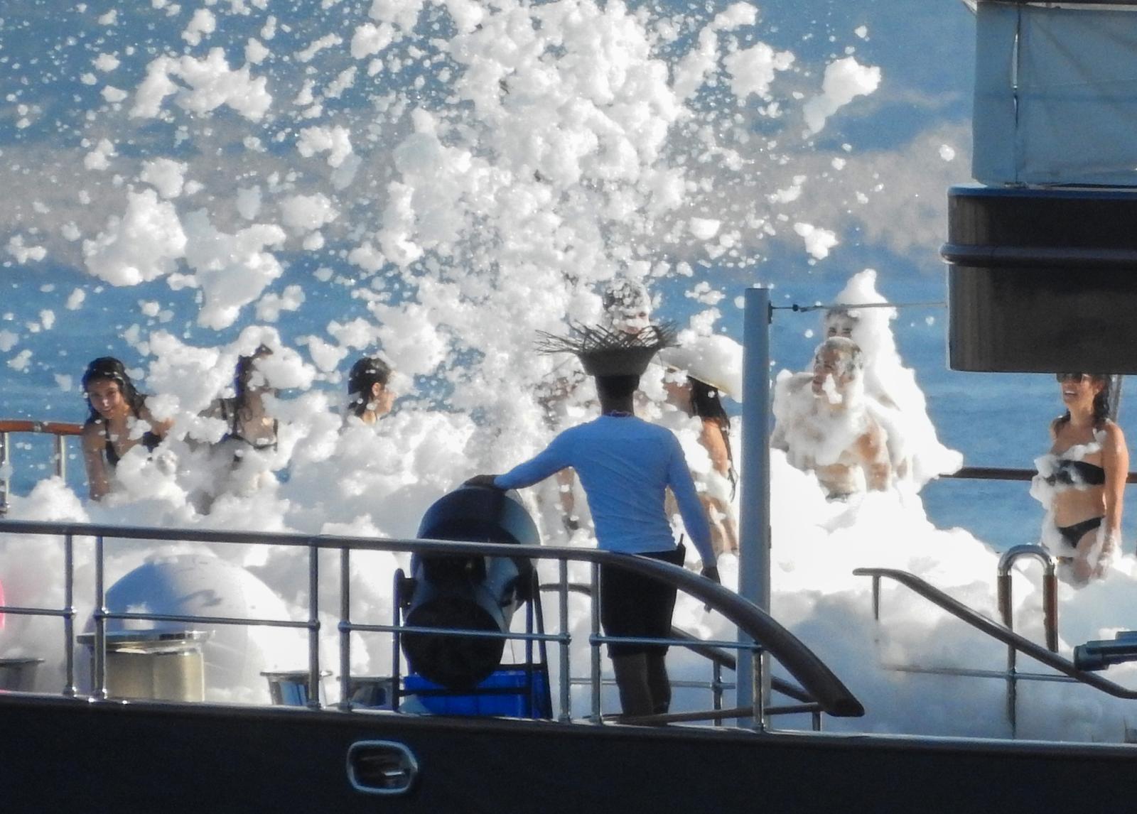 Jeff Bezos i Lauren Sanchez priredili raskošnu pjena-zabavu kod Cresa uoči vjenčanja u Veneciji Jeff Bezos i Lauren Sanchez priredili raskošnu pjena-zabavu kod Cresa uoči vjenčanja u Veneciji