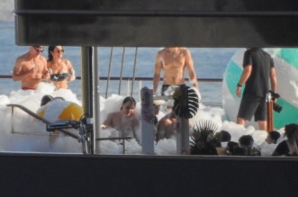 Jeff Bezos i Lauren Sanchez priredili raskošnu pjena-zabavu kod Cresa uoči vjenčanja u Veneciji Jeff Bezos i Lauren Sanchez priredili raskošnu pjena-zabavu kod Cresa uoči vjenčanja u Veneciji