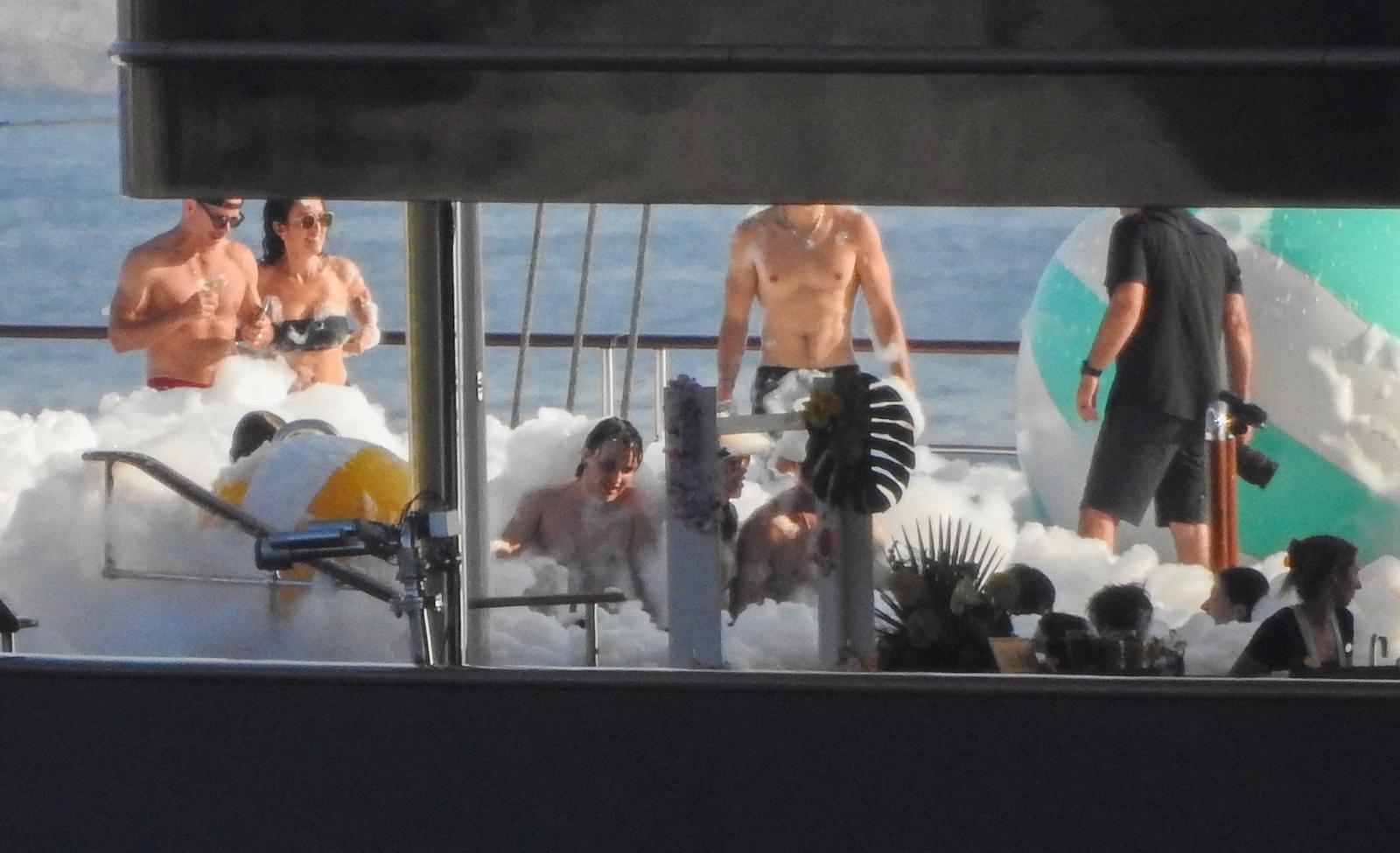 Jeff Bezos i Lauren Sanchez priredili raskošnu pjena-zabavu kod Cresa uoči vjenčanja u Veneciji Jeff Bezos i Lauren Sanchez priredili raskošnu pjena-zabavu kod Cresa uoči vjenčanja u Veneciji