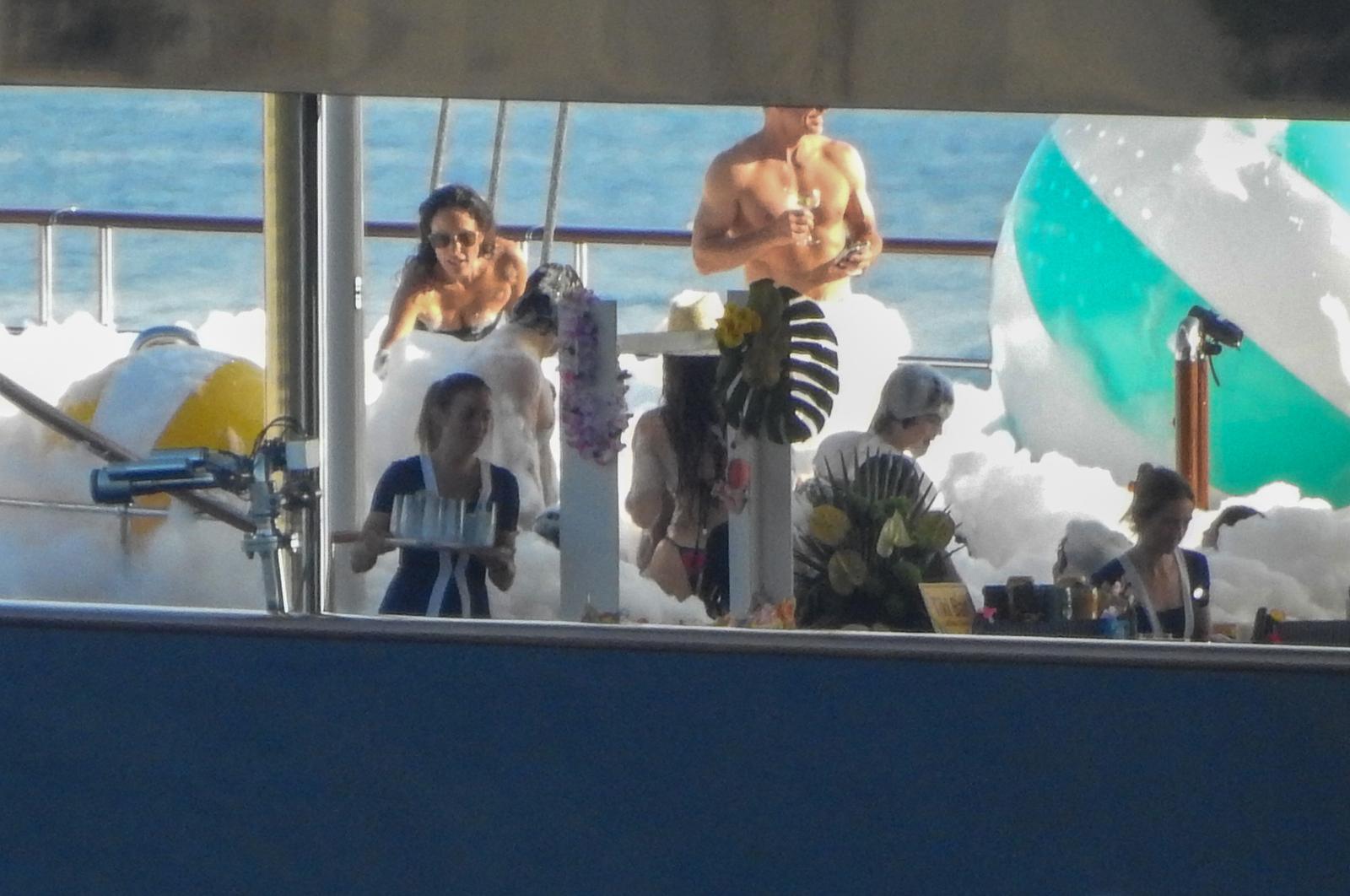 Jeff Bezos i Lauren Sanchez priredili raskošnu pjena-zabavu kod Cresa uoči vjenčanja u Veneciji Jeff Bezos i Lauren Sanchez priredili raskošnu pjena-zabavu kod Cresa uoči vjenčanja u Veneciji