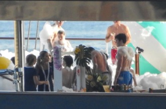 Jeff Bezos i Lauren Sanchez priredili raskošnu pjena-zabavu kod Cresa uoči vjenčanja u Veneciji Jeff Bezos i Lauren Sanchez priredili raskošnu pjena-zabavu kod Cresa uoči vjenčanja u Veneciji