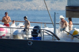 Jeff Bezos i Lauren Sanchez priredili raskošnu pjena-zabavu kod Cresa uoči vjenčanja u Veneciji Jeff Bezos i Lauren Sanchez priredili raskošnu pjena-zabavu kod Cresa uoči vjenčanja u Veneciji