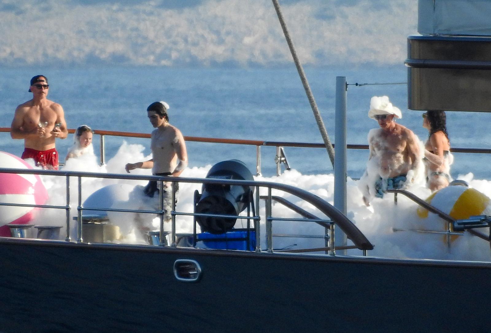 Jeff Bezos i Lauren Sanchez priredili raskošnu pjena-zabavu kod Cresa uoči vjenčanja u Veneciji Jeff Bezos i Lauren Sanchez priredili raskošnu pjena-zabavu kod Cresa uoči vjenčanja u Veneciji