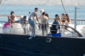 Jeff Bezos i Lauren Sanchez priredili raskošnu pjena-zabavu kod Cresa uoči vjenčanja u Veneciji Jeff Bezos i Lauren Sanchez priredili raskošnu pjena-zabavu kod Cresa uoči vjenčanja u Veneciji