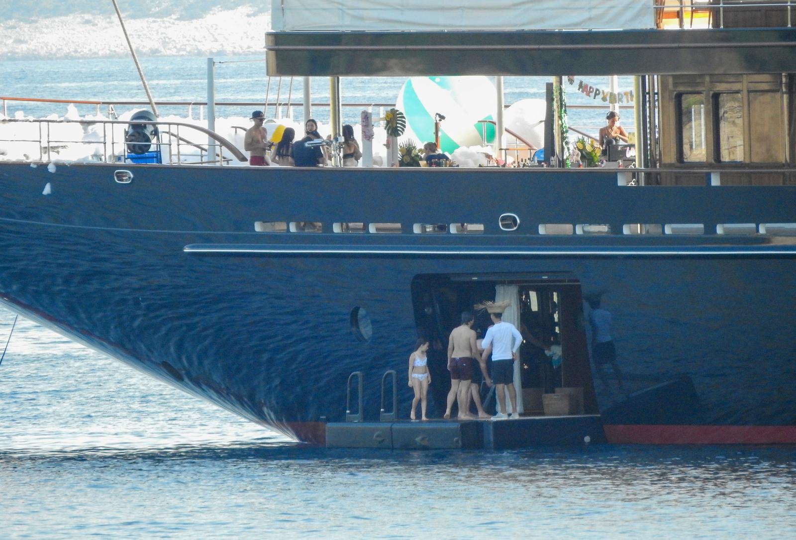 Jeff Bezos i Lauren Sanchez priredili raskošnu pjena-zabavu kod Cresa uoči vjenčanja u Veneciji Jeff Bezos i Lauren Sanchez priredili raskošnu pjena-zabavu kod Cresa uoči vjenčanja u Veneciji