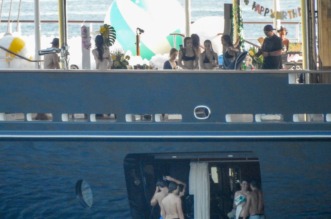 Jeff Bezos i Lauren Sanchez priredili raskošnu pjena-zabavu kod Cresa uoči vjenčanja u Veneciji Jeff Bezos i Lauren Sanchez priredili raskošnu pjena-zabavu kod Cresa uoči vjenčanja u Veneciji