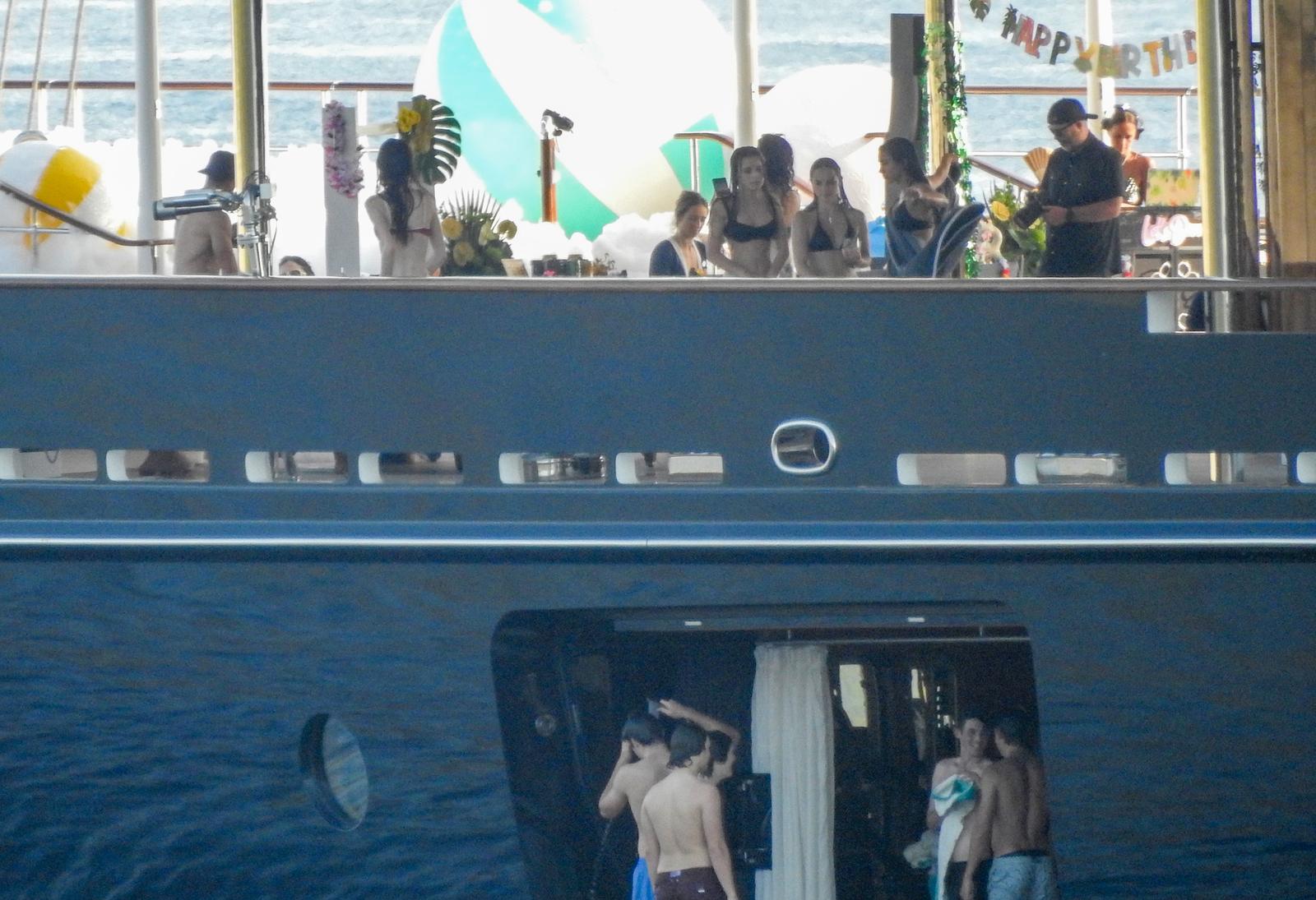 Jeff Bezos i Lauren Sanchez priredili raskošnu pjena-zabavu kod Cresa uoči vjenčanja u Veneciji Jeff Bezos i Lauren Sanchez priredili raskošnu pjena-zabavu kod Cresa uoči vjenčanja u Veneciji