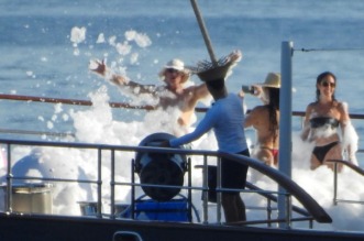 Jeff Bezos i Lauren Sanchez priredili raskošnu pjena-zabavu kod Cresa uoči vjenčanja u Veneciji Jeff Bezos i Lauren Sanchez priredili raskošnu pjena-zabavu kod Cresa uoči vjenčanja u Veneciji