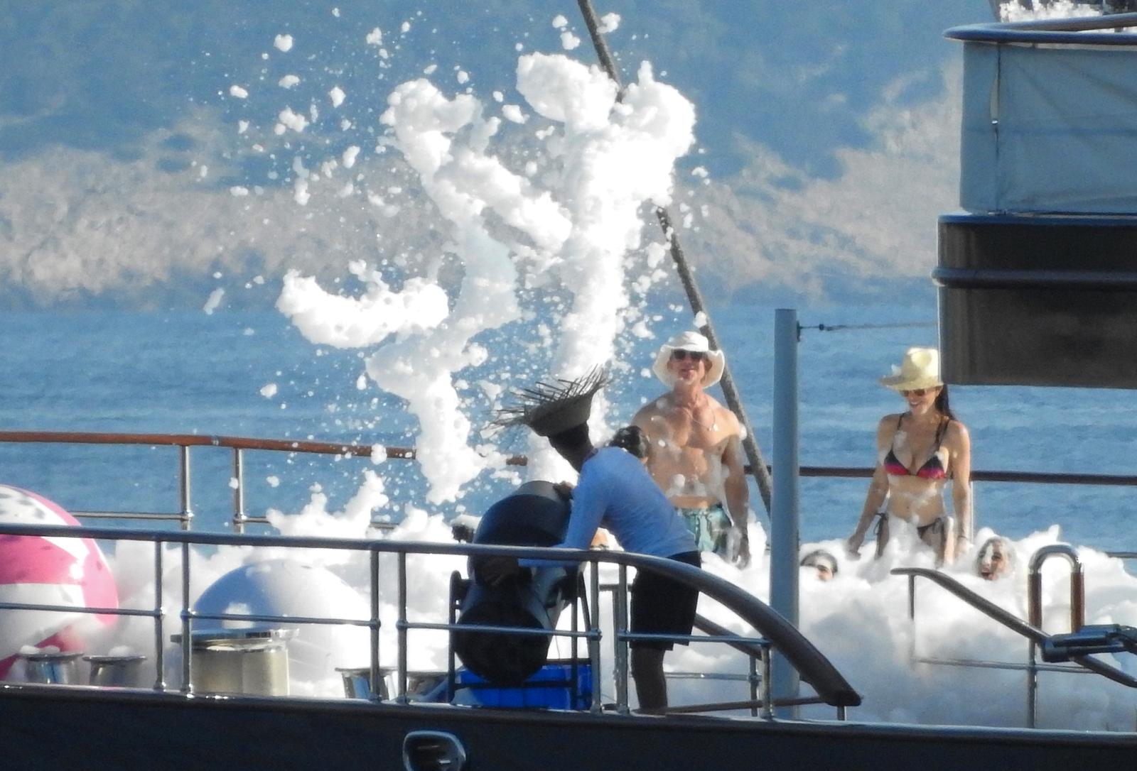 Jeff Bezos i Lauren Sanchez priredili raskošnu pjena-zabavu kod Cresa uoči vjenčanja u Veneciji Jeff Bezos i Lauren Sanchez priredili raskošnu pjena-zabavu kod Cresa uoči vjenčanja u Veneciji