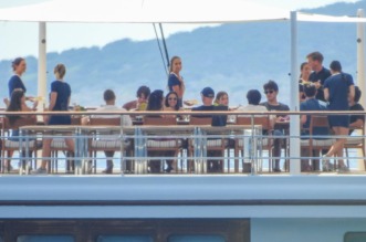 Jeff Bezos i Lauren Sanchez priredili raskošnu pjena-zabavu kod Cresa uoči vjenčanja u Veneciji Jeff Bezos i Lauren Sanchez priredili raskošnu pjena-zabavu kod Cresa uoči vjenčanja u Veneciji