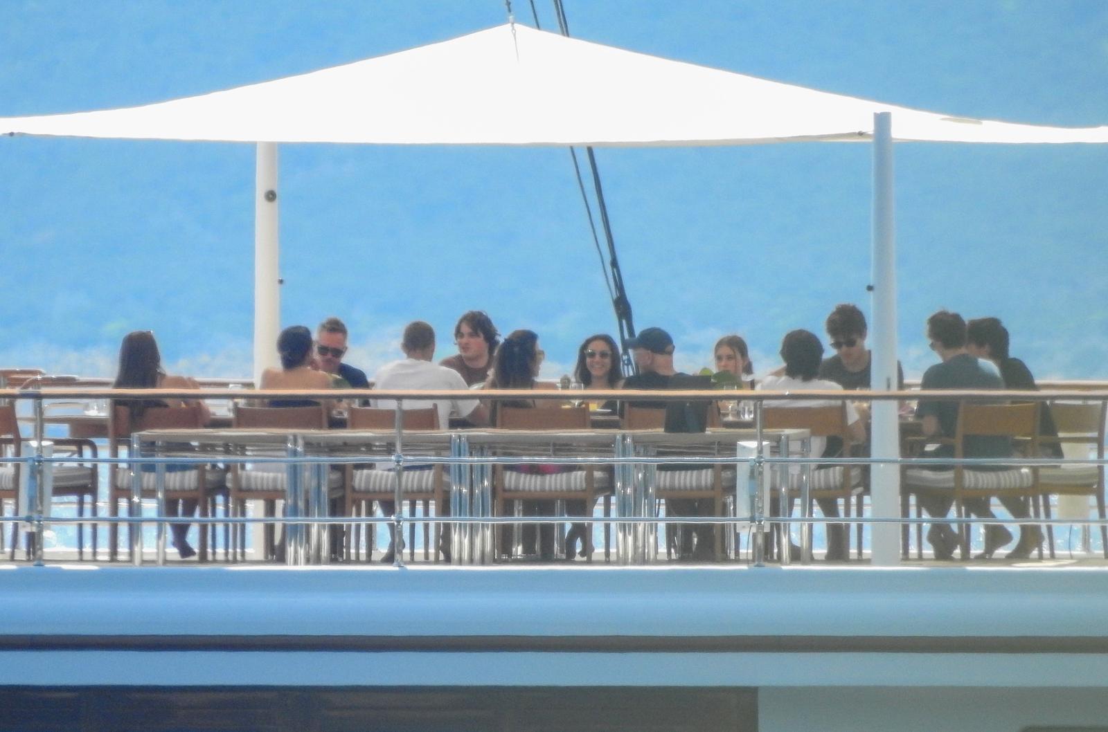 Jeff Bezos i Lauren Sanchez priredili raskošnu pjena-zabavu kod Cresa uoči vjenčanja u Veneciji Jeff Bezos i Lauren Sanchez priredili raskošnu pjena-zabavu kod Cresa uoči vjenčanja u Veneciji