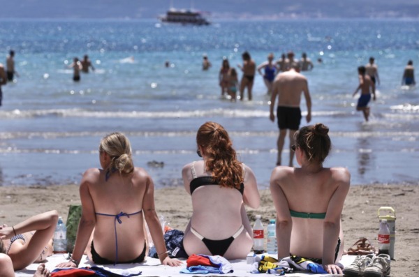 Split: Bačvice pune kupača zbog toplog vremena